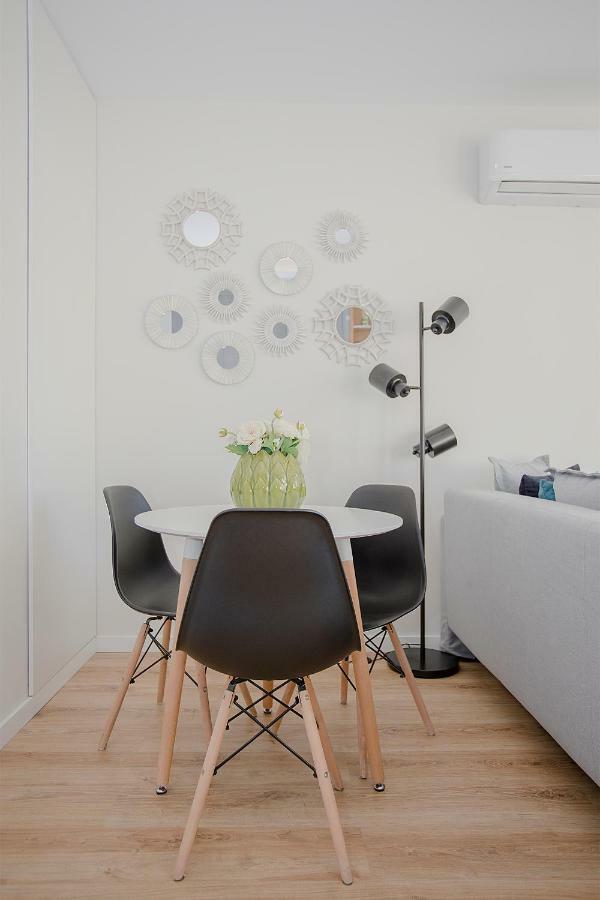 Apartment Liiiving In I Bright Light *